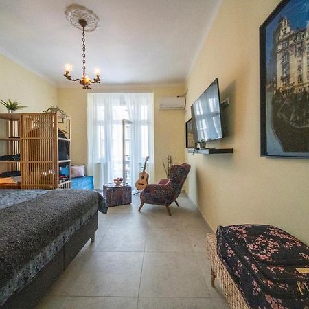 Sunlit Artist Studio Apartment Beograd Ngoại thất bức ảnh