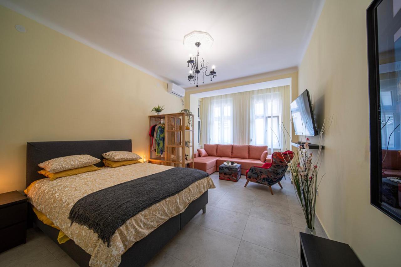 Sunlit Artist Studio Apartment Beograd Ngoại thất bức ảnh
