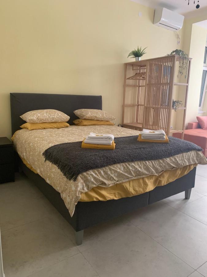 Sunlit Artist Studio Apartment Beograd Ngoại thất bức ảnh